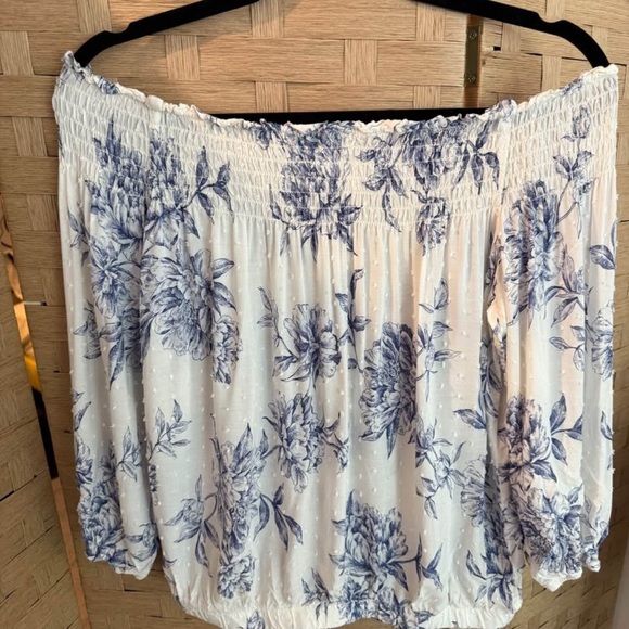 Floral Off-Shoulder Blouse - Picture 3 of 4